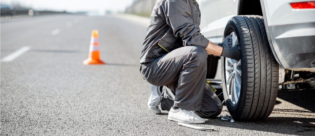 a man giving mobile tyre change service